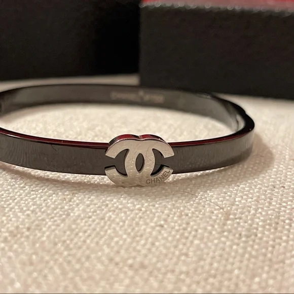 CC bracelet Available in silver logo bracelet - Picture 3 of 7